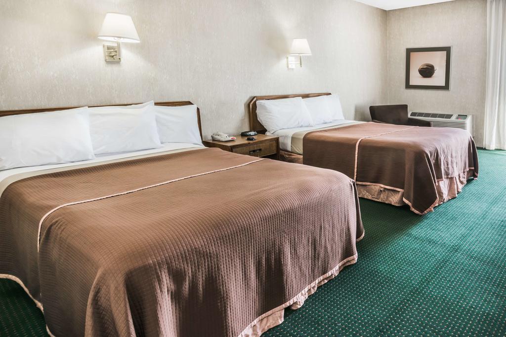 Howard Johnson By Wyndham Milford/New Haven Экстерьер фото