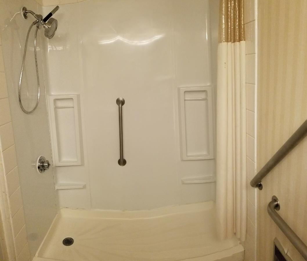 Howard Johnson By Wyndham Milford/New Haven Экстерьер фото